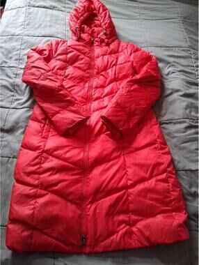Lands' End Women's (S) Red Puffy Coat Jacket. Thigh Length. Detachable Hood Y1